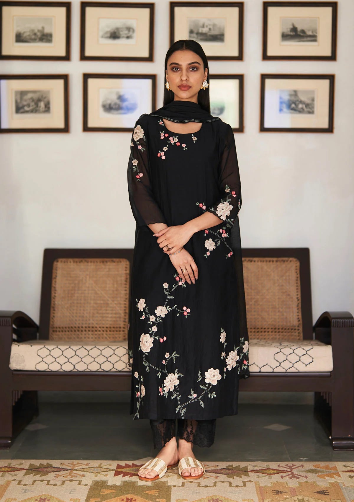 Onyx Floral Applique Kurta Set