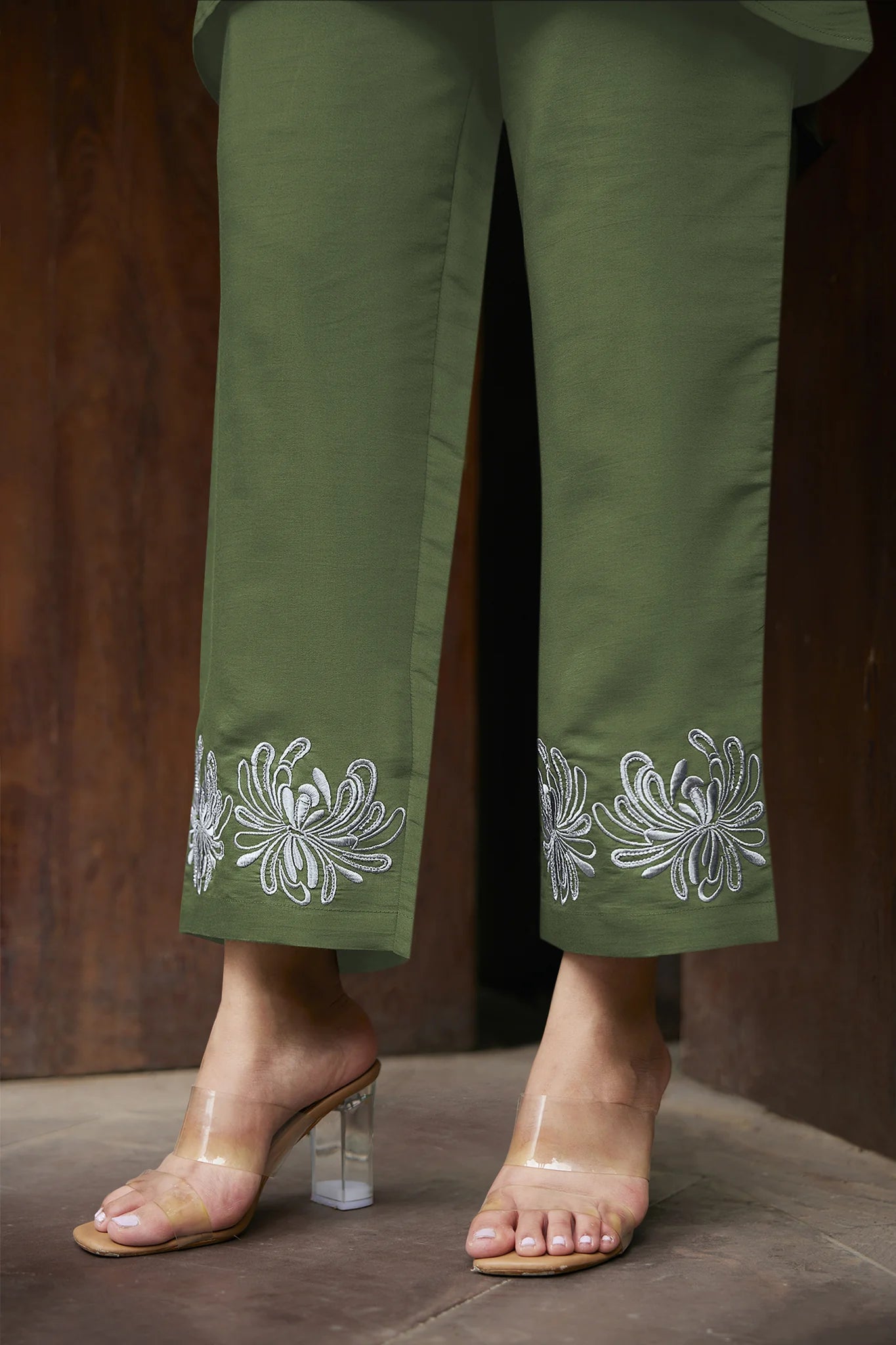 Kiaa-Fern Green Embroidered Thread Work Puff Sleeve Viscose Tunic With Pant