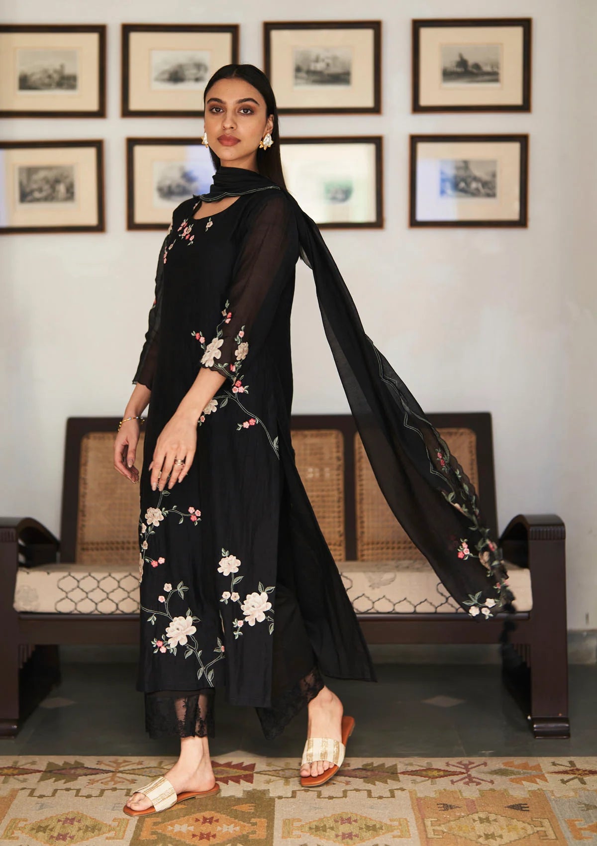 Onyx Floral Applique Kurta Set