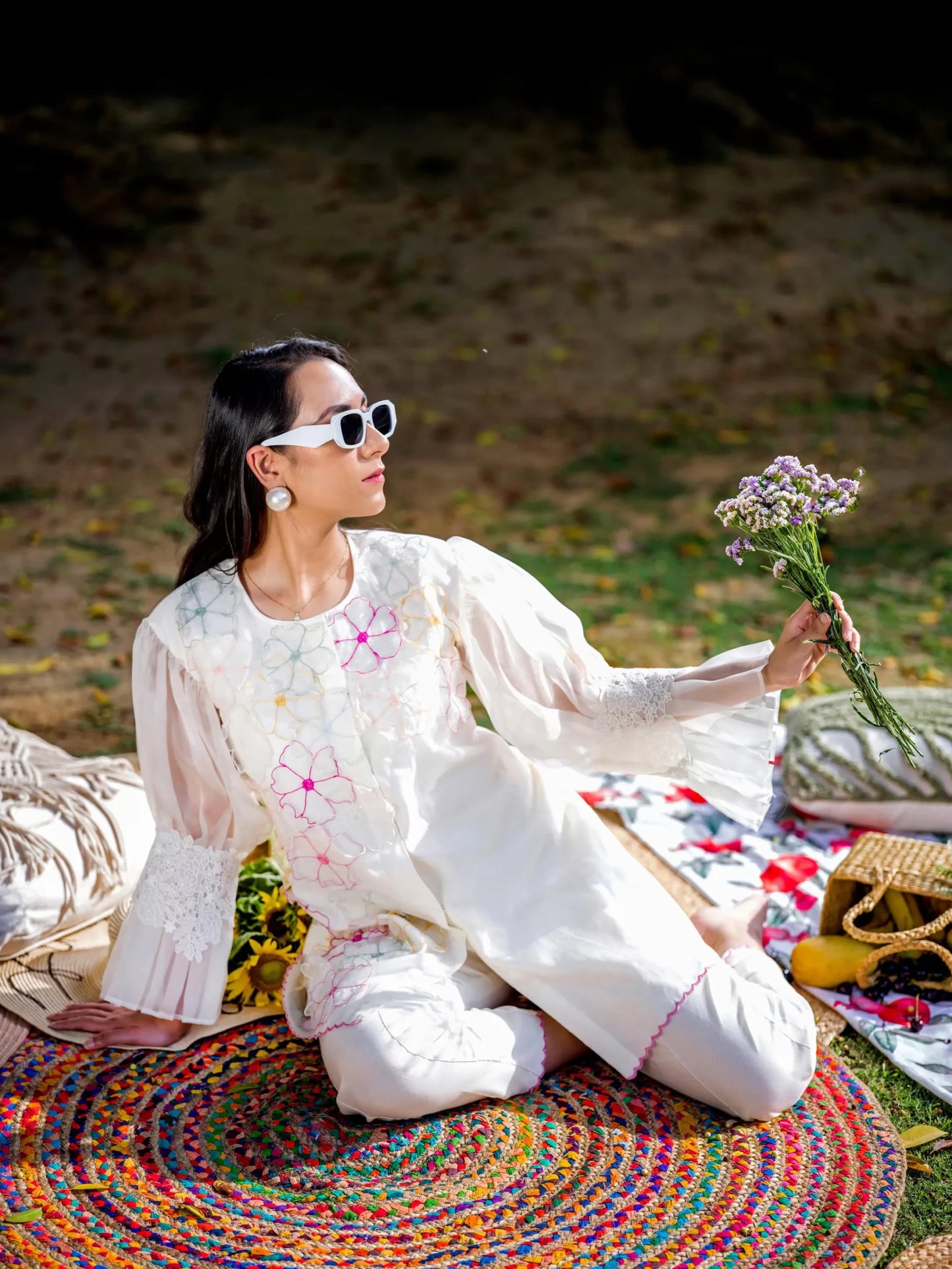 WHITE COORD WITH APPLIQUE FLOWER