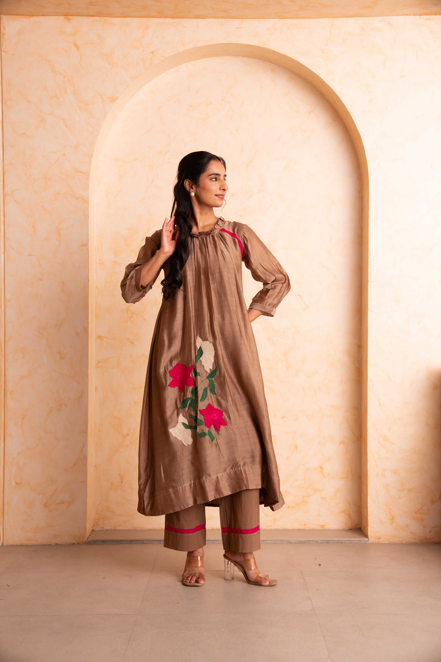 Gulabik Shubha Kurta Pant Set – Beige