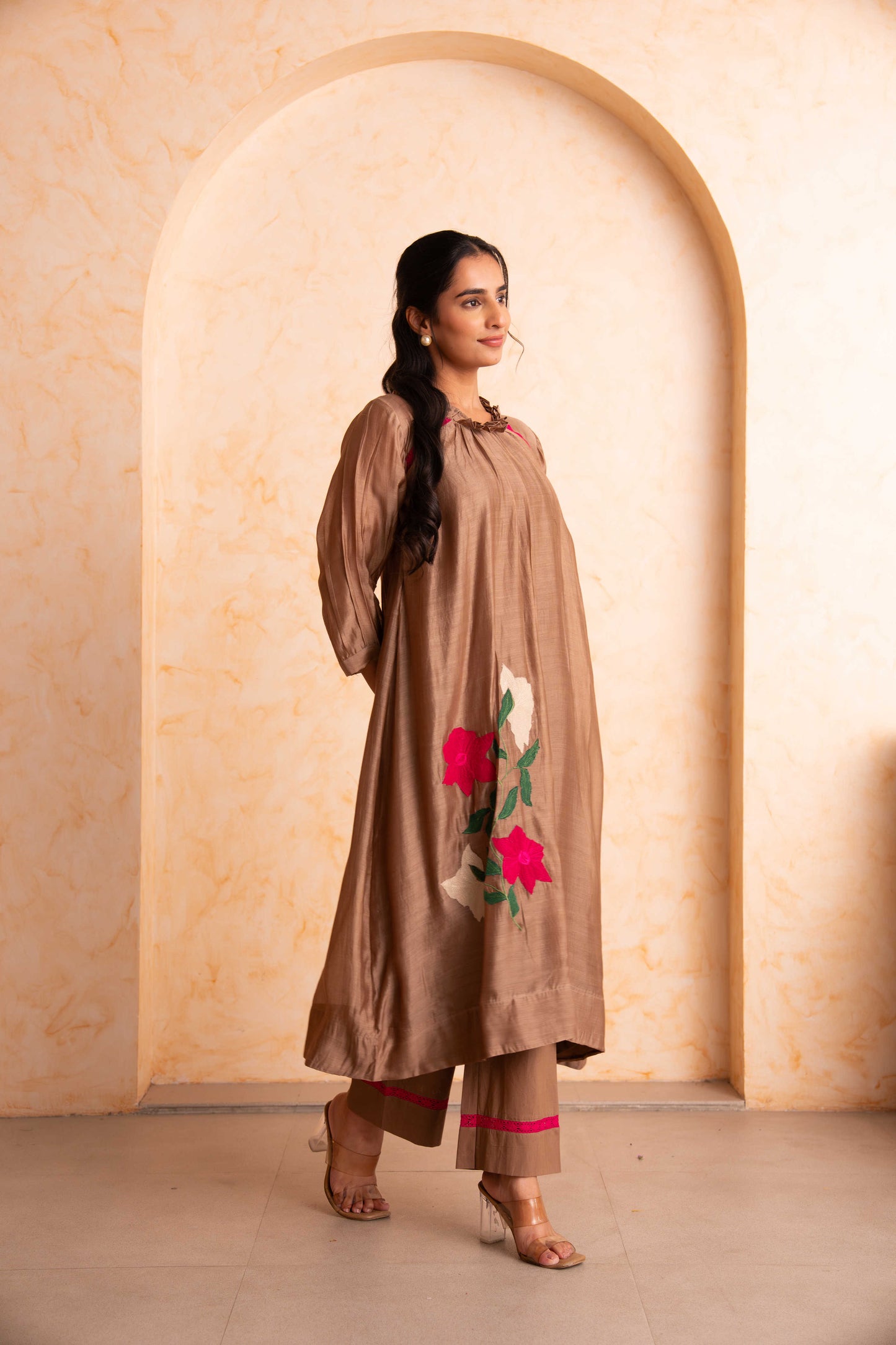 Gulabik Shubha Kurta Pant Set – Beige