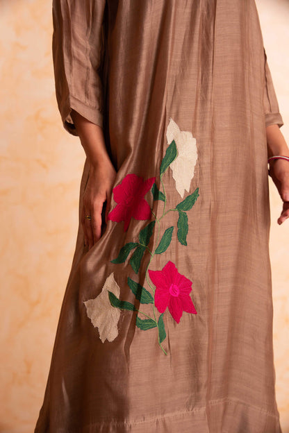 Gulabik Shubha Kurta Pant Set – Beige