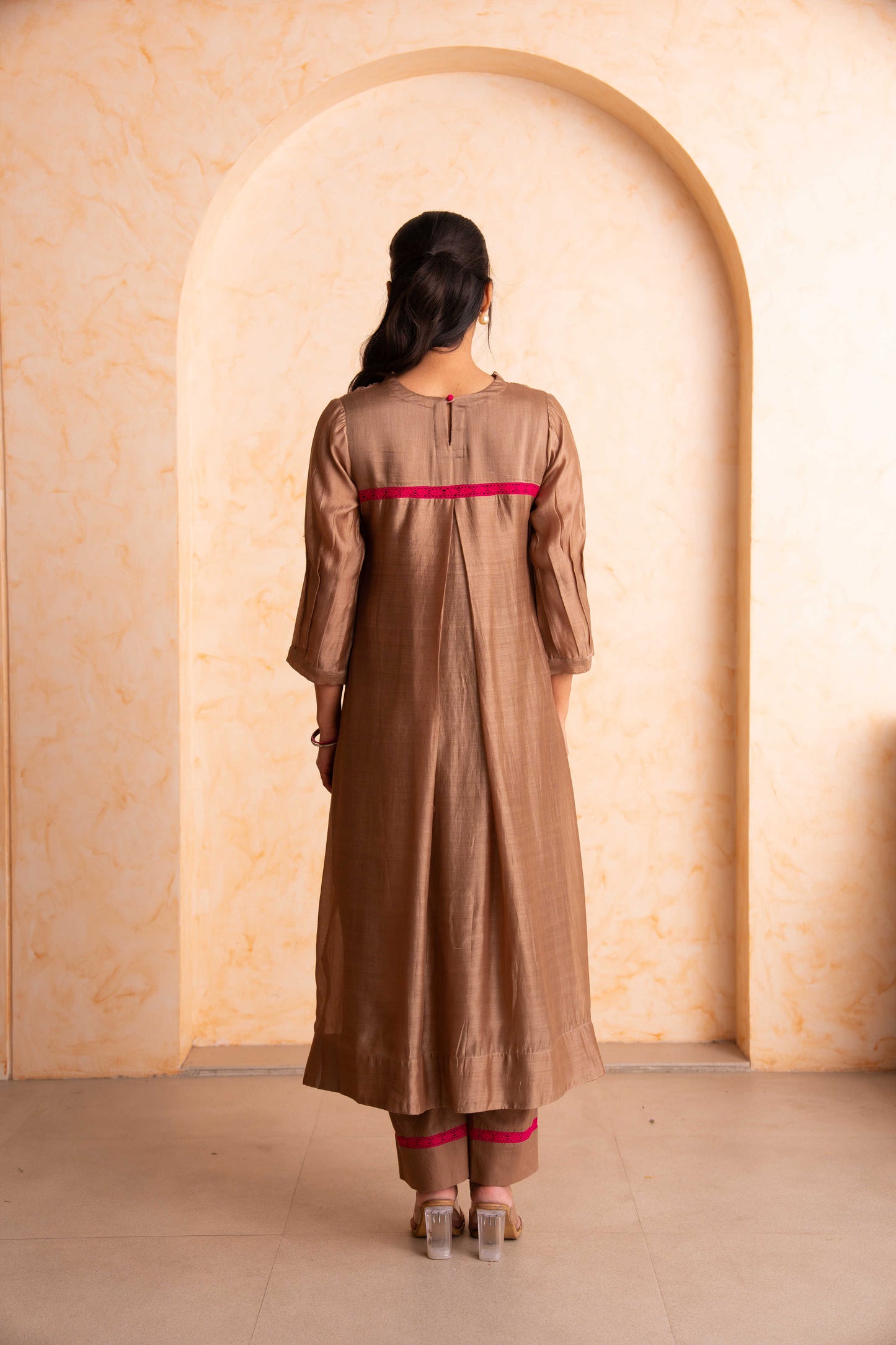 Gulabik Shubha Kurta Pant Set – Beige