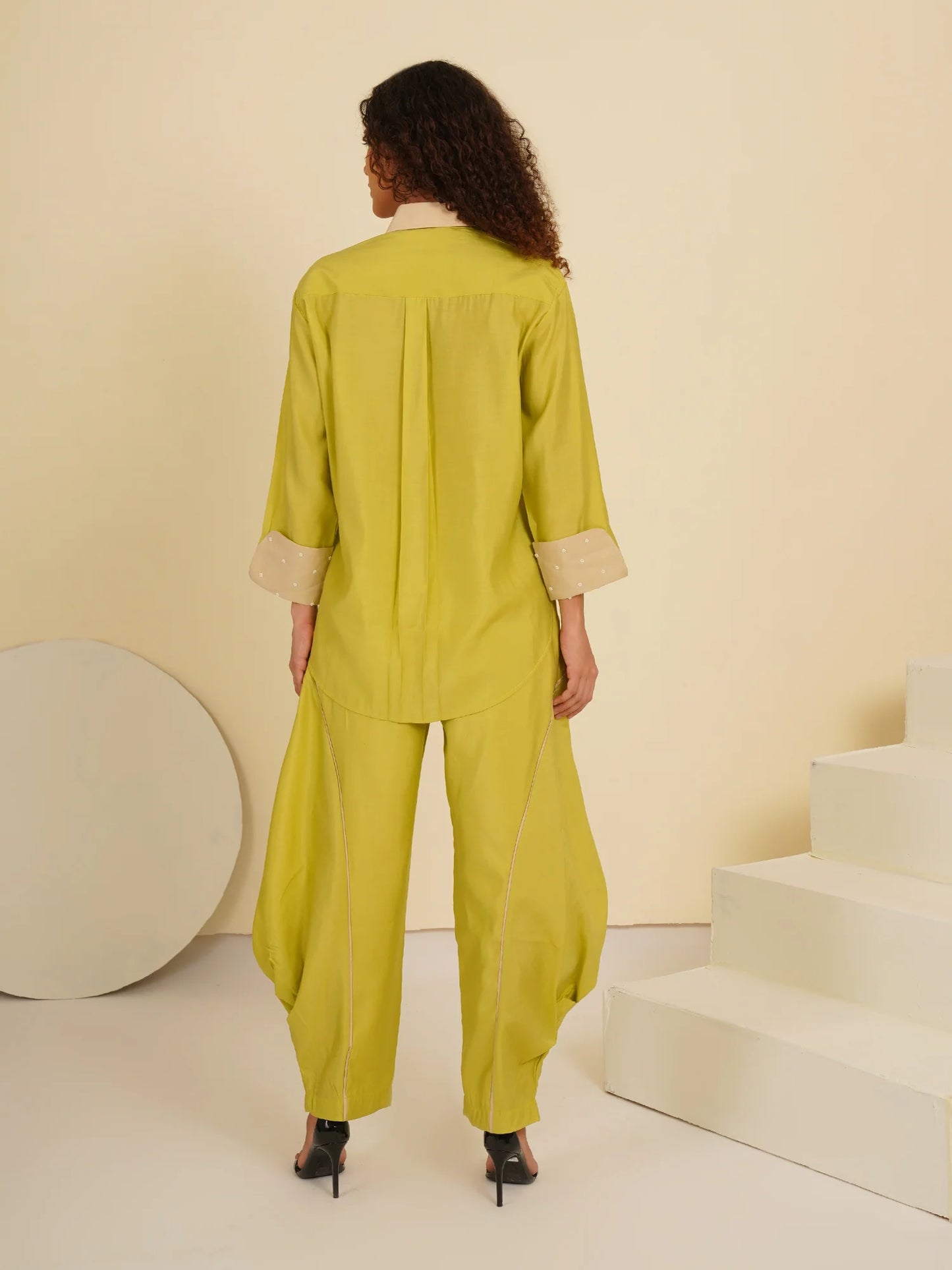 Green Beige Overlap Roman Coord