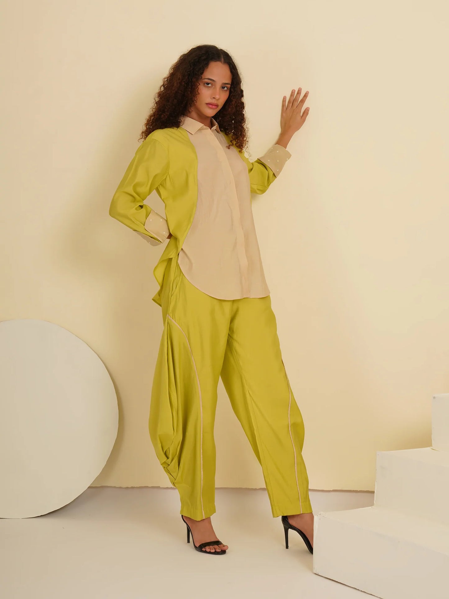 Green Beige Overlap Roman Coord