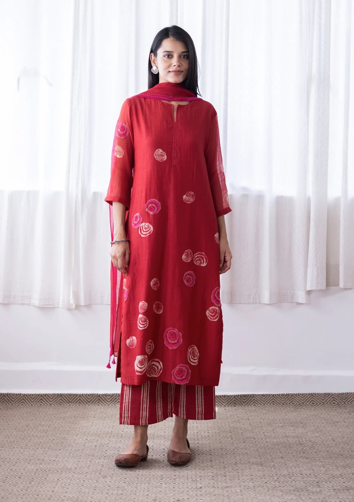 CAMELLIA FLORAL APPLIQUE KURTA SET